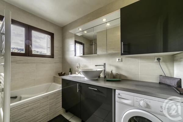 Appartement F3 à vendre  3 pièces - 67,95 m 2   RUMILLY  - 74