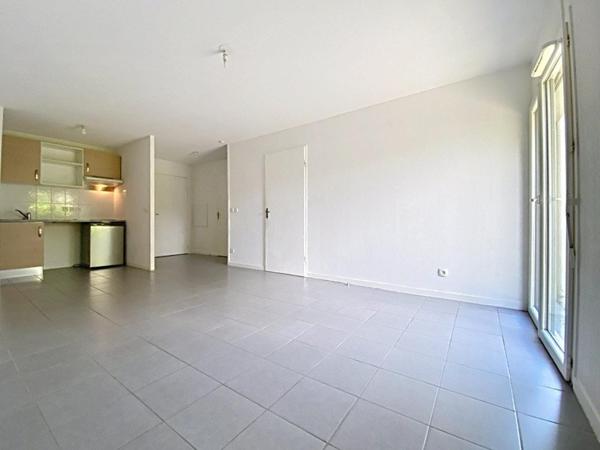 T2 en rez de jardin avec place de parking couverte