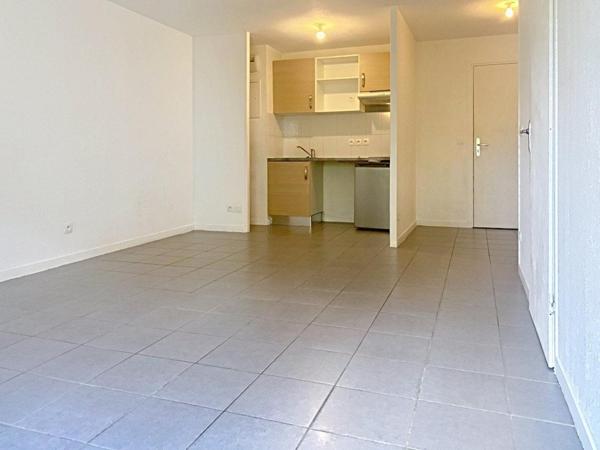 T2 en rez de jardin avec place de parking couverte