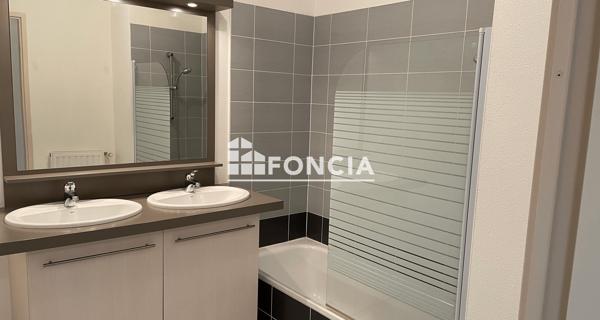 Location Appartement 3 pièces 66 m² - Roanne 42300