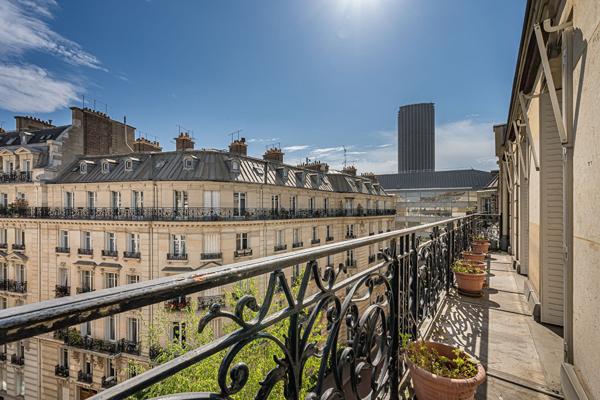 Appartement Paris 4 pièces 105.45 m² avec balcon filant - PARIS