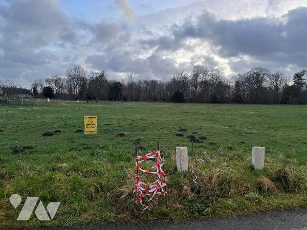 Terrain à bâtir de 1041 m² viabilisé en eau, électricité situé dans un lotissement sur la commu...