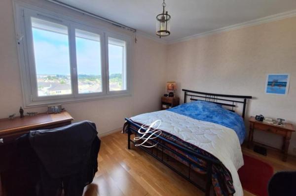 Vente - Appartement 4 pièces 84 m 2 SABLE SUR SARTHE (72300)