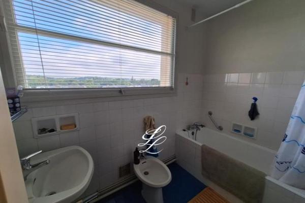 Vente - Appartement 4 pièces 84 m 2 SABLE SUR SARTHE (72300)