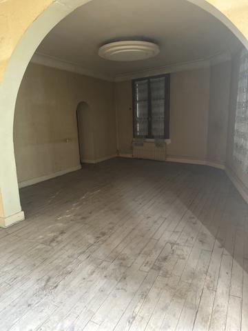 AGREABLE IMMEUBLE EN CENTRE VILLE DE CHÂTELLERAULT DANS LE CADRE ACTION COEUR DE VILLE