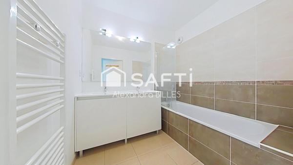 Appartement T3 avec terrasse et place de parking sécurisé