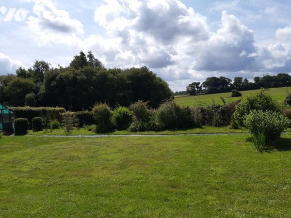 Maison à vendre 5 pièces à PLUMELIAU (56930), Morbihan (56), Située hors lotissement avec vue d...