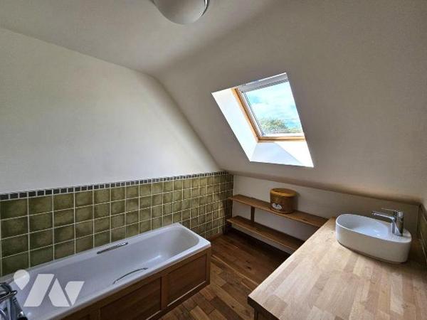 Maison à vendre 5 pièces à PLUMELIAU (56930), Morbihan (56), Située hors lotissement avec vue d...