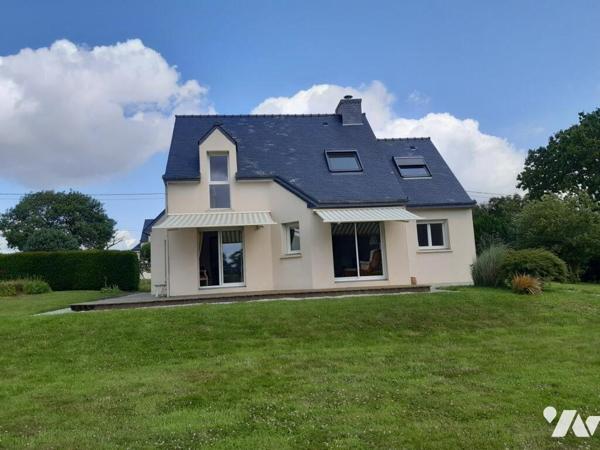 Maison à vendre 5 pièces à PLUMELIAU (56930), Morbihan (56), Située hors lotissement avec vue d...