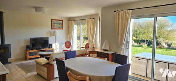 Maison à vendre 5 pièces à PLUMELIAU (56930), Morbihan (56), Située hors lotissement avec vue d...