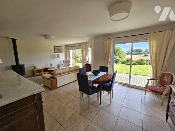 Maison à vendre 5 pièces à PLUMELIAU (56930), Morbihan (56), Située hors lotissement avec vue d...
