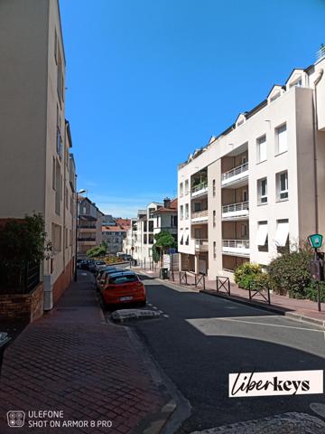 445000€ Faire une offre. 70 m², 1chb ou 2 chb possibles, double salon, traversant, balcon + terrasse. 