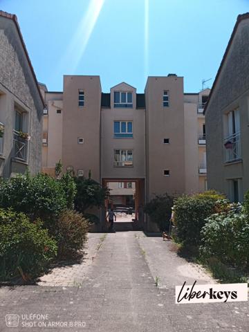 445000€ Faire une offre. 70 m², 1chb ou 2 chb possibles, double salon, traversant, balcon + terrasse. 