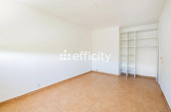 Appartement
         3 pièces
        - 87 m² Exclusivité 245 000 € *