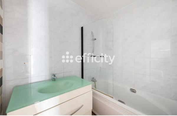 Appartement
         3 pièces
        - 87 m² Exclusivité 245 000 € *