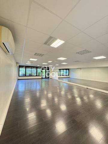 IMMEUBLE À LOUER DE 106,00 M²