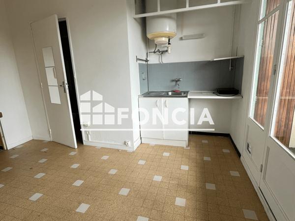 Location Studio 14.99 m² - 18 RUE ALAIN SAVARY Aix En Provence 13090