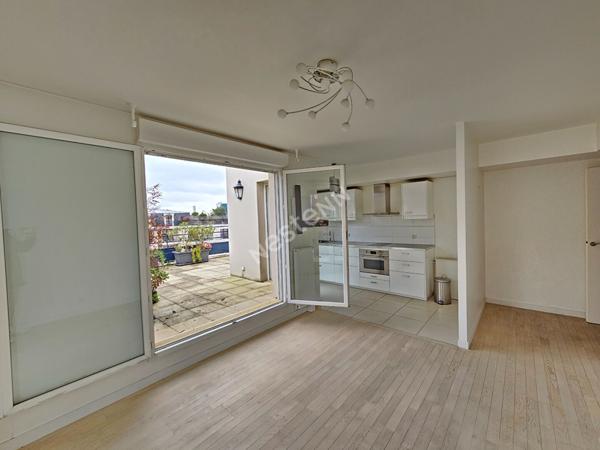 Puteaux Mairie : Appartement de Standing de 3 pièces avec 2 terrasses, cave et Parking