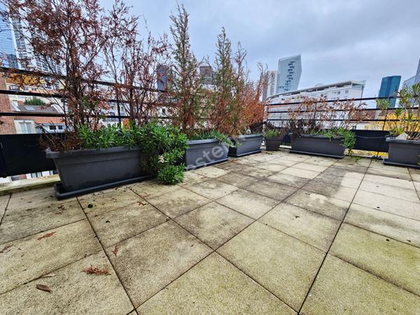 Puteaux Mairie : Appartement de Standing de 3 pièces avec 2 terrasses, cave et Parking