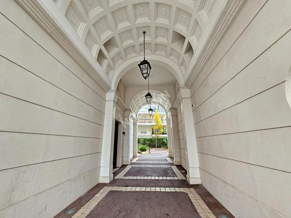 Puteaux Mairie : Appartement de Standing de 3 pièces avec 2 terrasses, cave et Parking