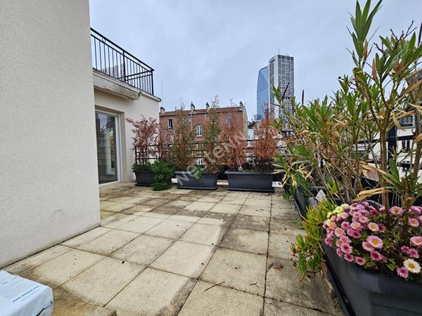 Puteaux Mairie : Appartement de Standing de 3 pièces avec 2 terrasses, cave et Parking