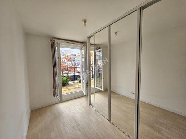 Puteaux Mairie : Appartement de Standing de 3 pièces avec 2 terrasses, cave et Parking