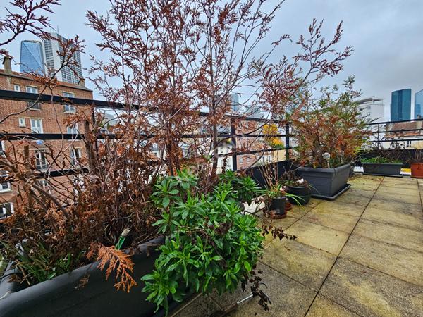 Puteaux Mairie : Appartement de Standing de 3 pièces avec 2 terrasses, cave et Parking