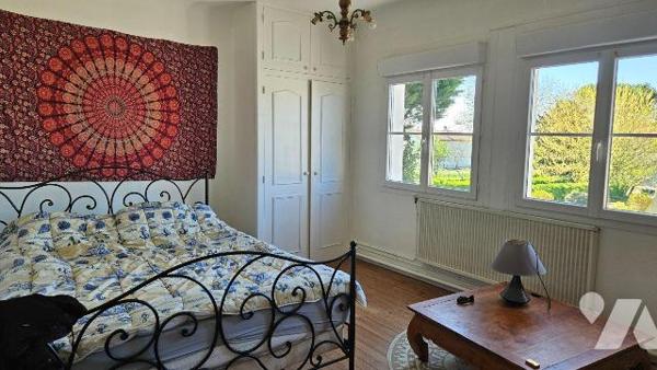 A vendre, Charente-Maritime, L' Eguille, Maison à étage comprenant : au rez-de-chaussée :entrée...