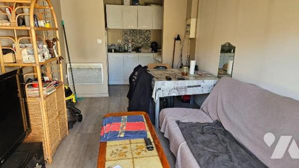 A vendre, Charente-Maritime, L' Eguille, Maison à étage comprenant : au rez-de-chaussée :entrée...