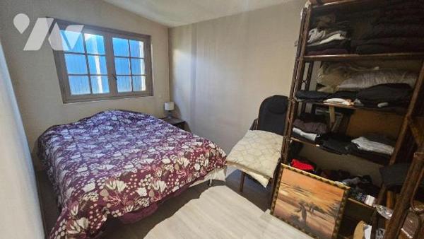 A vendre, Charente-Maritime, L' Eguille, Maison à étage comprenant : au rez-de-chaussée :entrée...