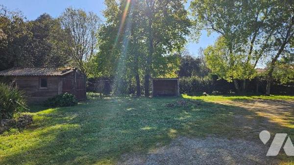 A vendre, Charente-Maritime, L' Eguille, Maison à étage comprenant : au rez-de-chaussée :entrée...