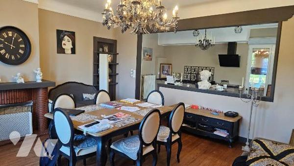 A vendre, Charente-Maritime, L' Eguille, Maison à étage comprenant : au rez-de-chaussée :entrée...