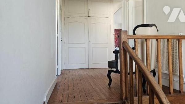 A vendre, Charente-Maritime, L' Eguille, Maison à étage comprenant : au rez-de-chaussée :entrée...