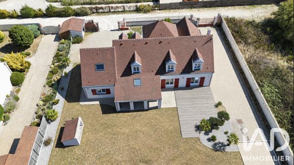Maison à vendre 9 pièces 241 m² Châteauneuf-sur-Loire