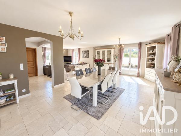 Maison à vendre 9 pièces 241 m² Châteauneuf-sur-Loire
