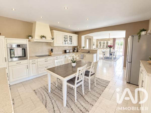 Maison à vendre 9 pièces 241 m² Châteauneuf-sur-Loire