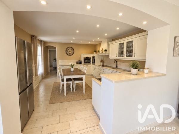 Maison à vendre 9 pièces 241 m² Châteauneuf-sur-Loire