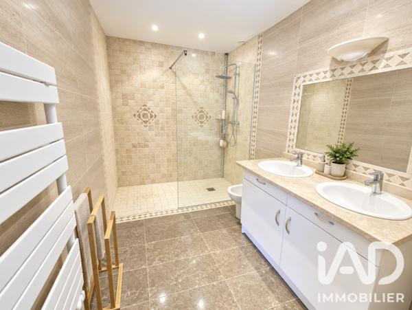Maison à vendre 9 pièces 241 m² Châteauneuf-sur-Loire