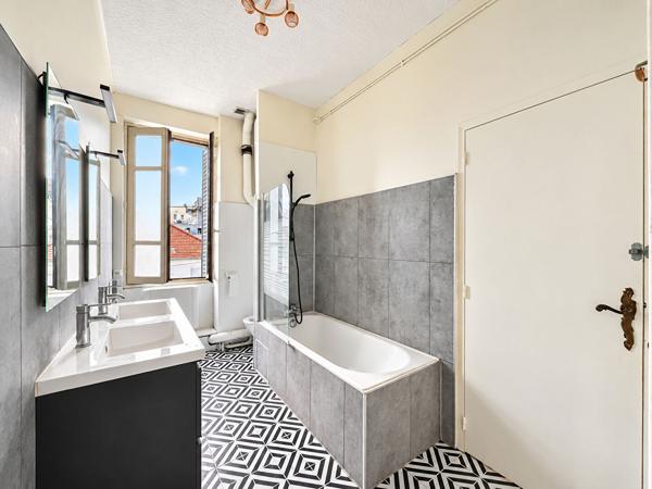Appartement Dijon sud 5 pièces de 115 m2 en duplex.