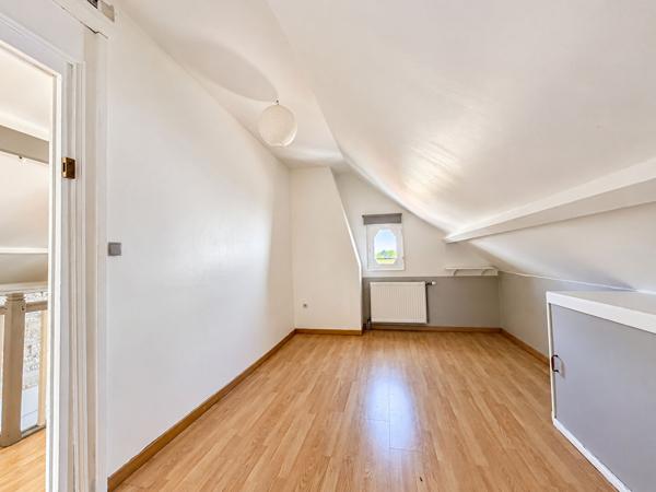 Appartement Dijon sud 5 pièces de 115 m2 en duplex.