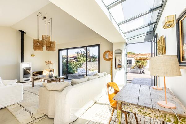 Repère contemporain en coeur de village