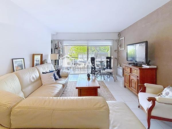 Coup de cœur assuré à St Raphaël : T3 lumineux, piscine et tout à pied !