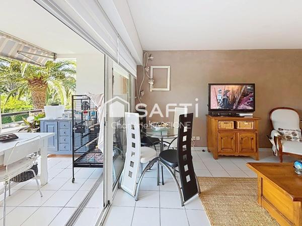 Coup de cœur assuré à St Raphaël : T3 lumineux, piscine et tout à pied !