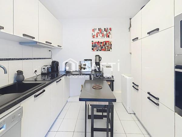 Coup de cœur assuré à St Raphaël : T3 lumineux, piscine et tout à pied !