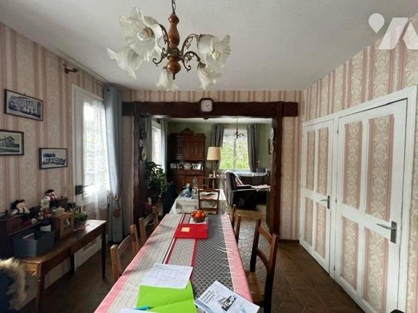 Proche Orbec et Broglie maison de village avec grand terrain