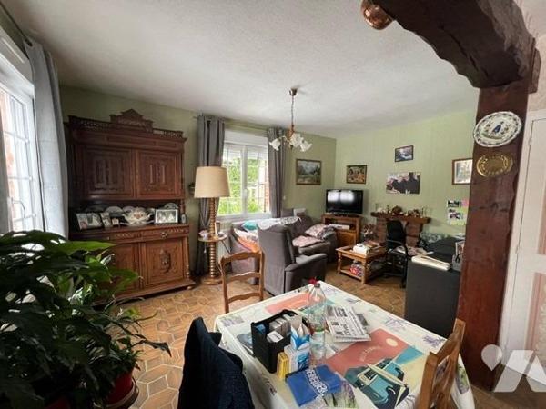 Proche Orbec et Broglie maison de village avec grand terrain