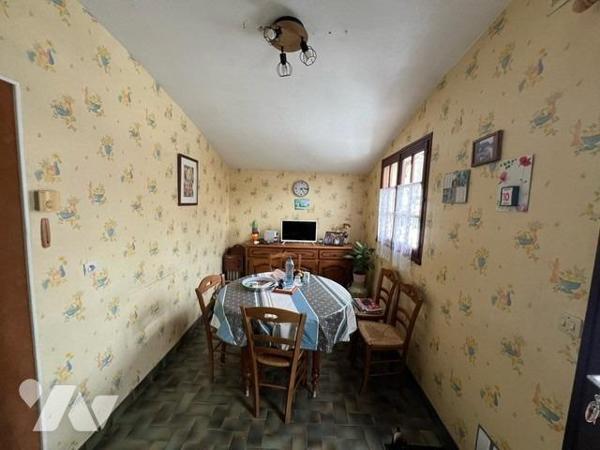 Proche Orbec et Broglie maison de village avec grand terrain