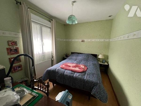 Proche Orbec et Broglie maison de village avec grand terrain