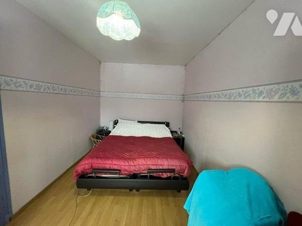 Proche Orbec et Broglie maison de village avec grand terrain