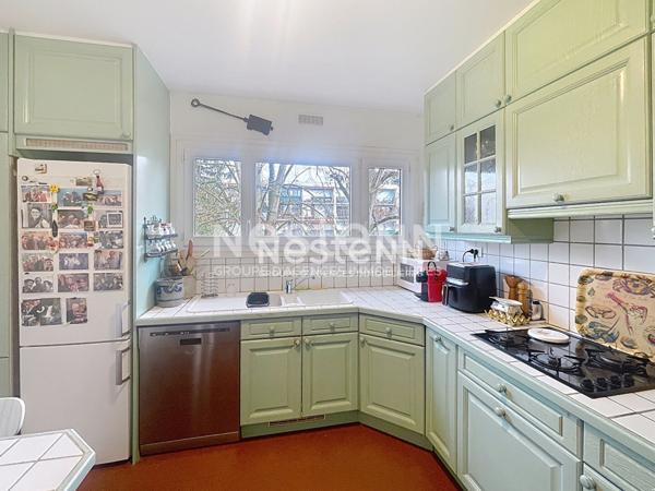 A VENDRE : APPARTEMENT DE 5 PIECES AU PREMIER ETAGE SPACIEUX ET LUMINEUX AVEC BALCONS